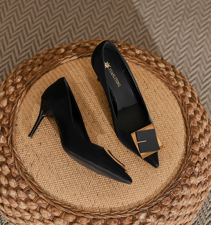 pointed-toe pumps with oversized square buckle – LUCIARO