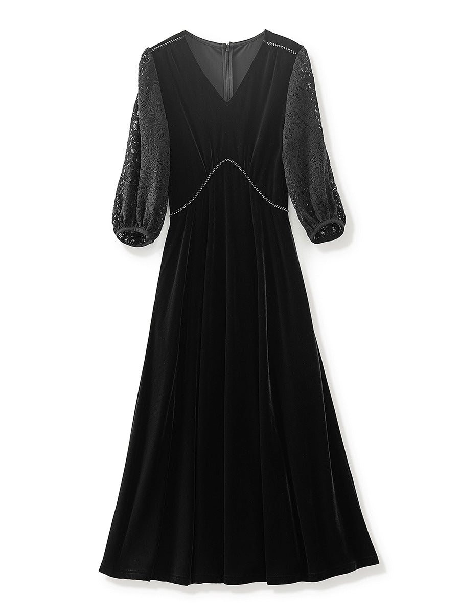 短袖中长连衣裙，配有3D花卉贴花 - BLOOMIQ 