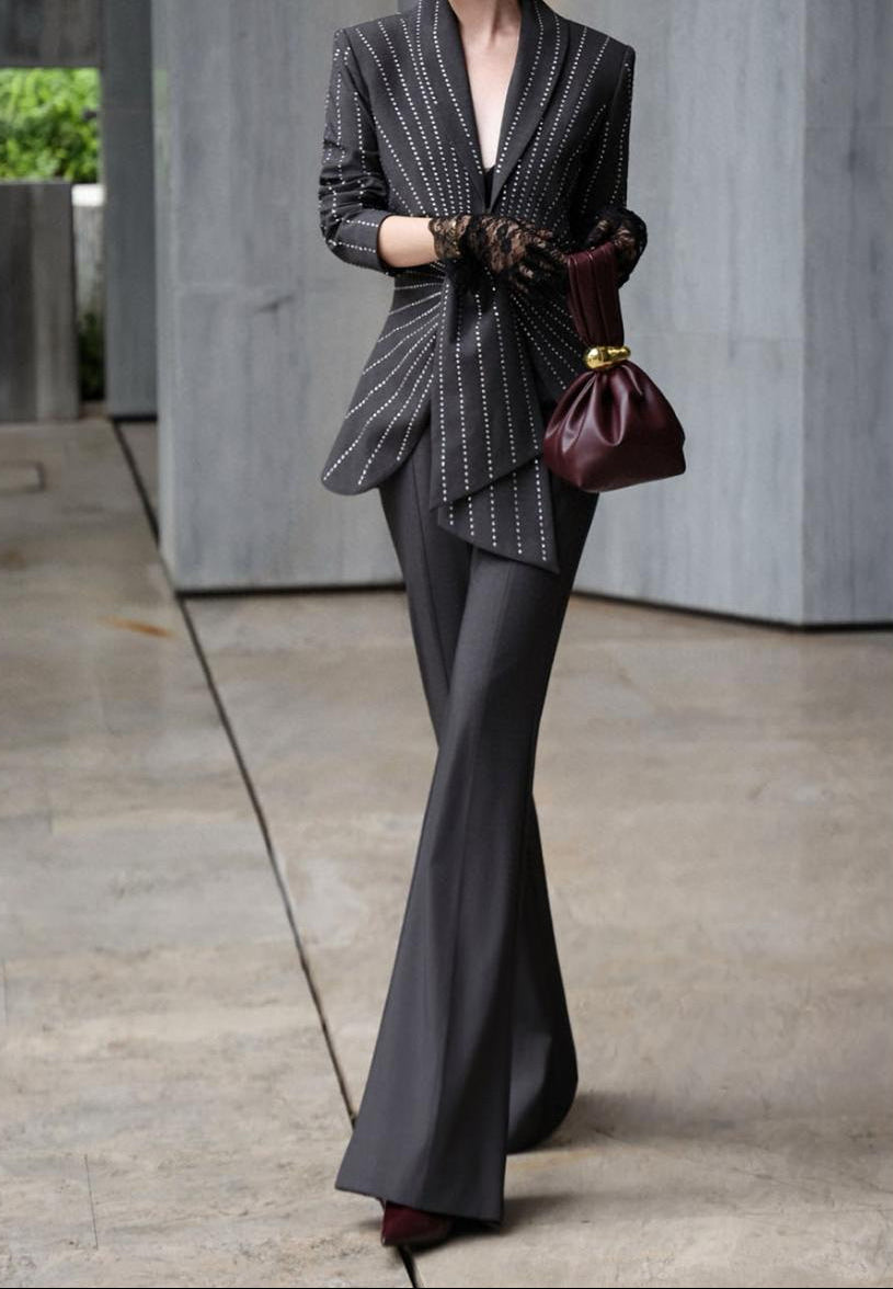 سترة ببلوم مزخرفة مع بنطلون واسع – نوير