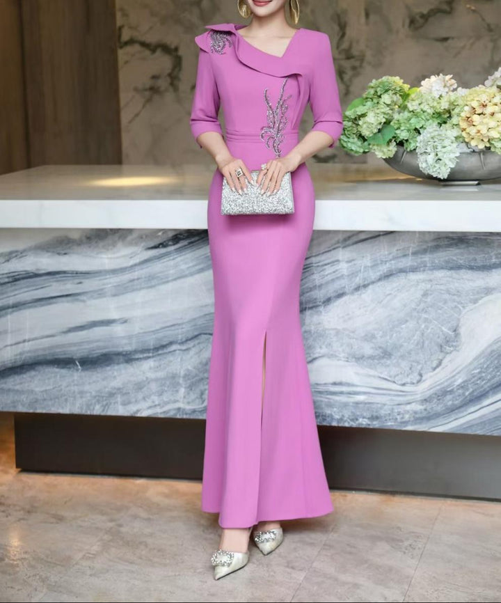 فستان حورية البحر مزين بياقة منسدلة - رويال فوشيا