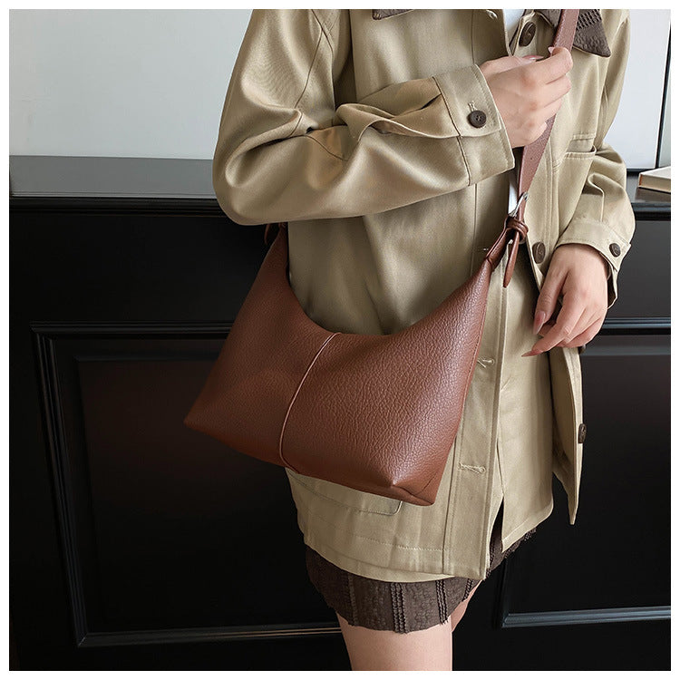 gewebte Rattan-Tragetasche mit doppelten Ledergriffen – LÉONIE 