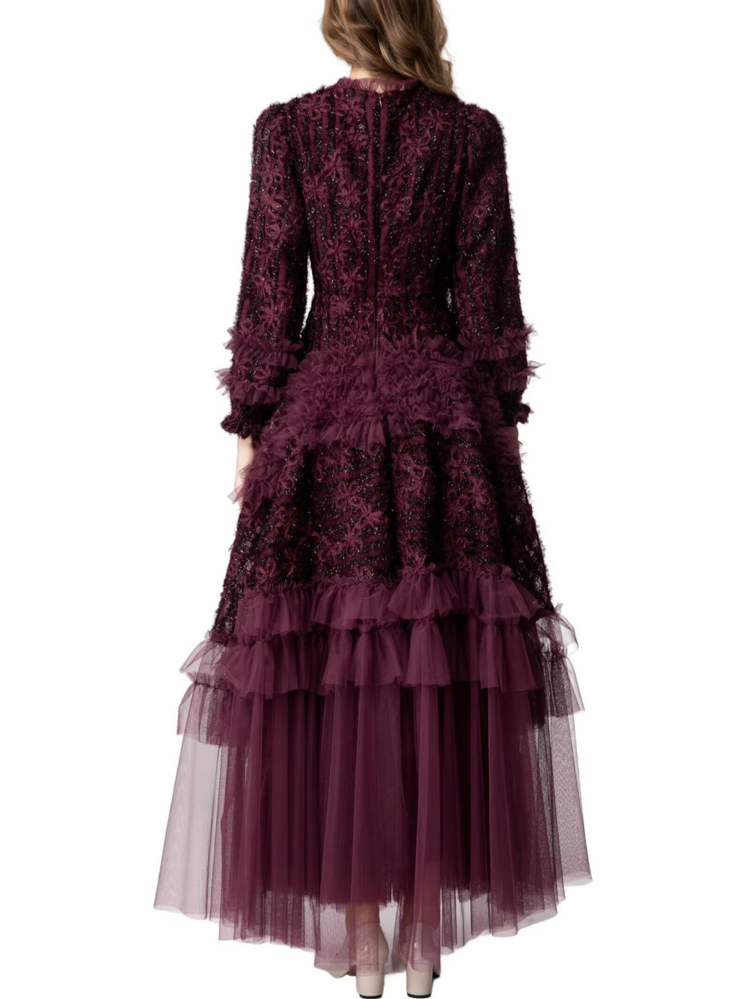 فستان من التول متعدد الطبقات مع تفاصيل من الدانتيل الزهري والكشكشة - قطيفة