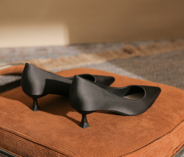 pointed-toe pumps with flared kitten heel – SERENALI