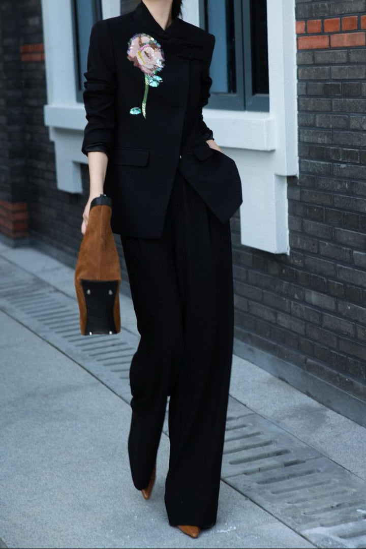 سترة سوداء مصممة بتطريز زهور بالترتر – أرليت