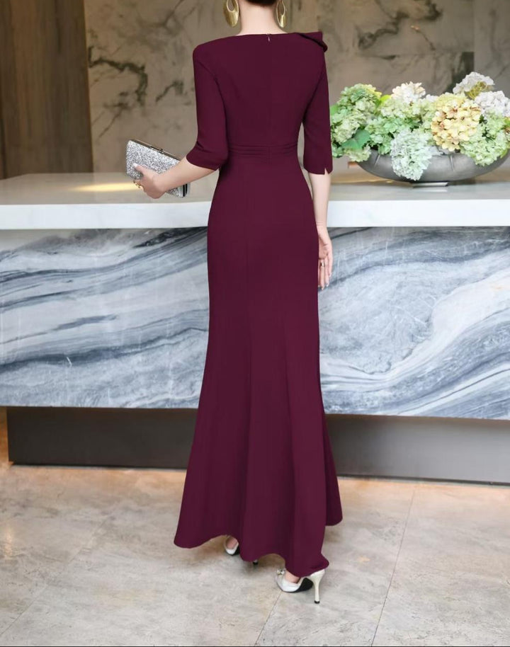 فستان حورية البحر مزين بياقة منسدلة - رويال فوشيا