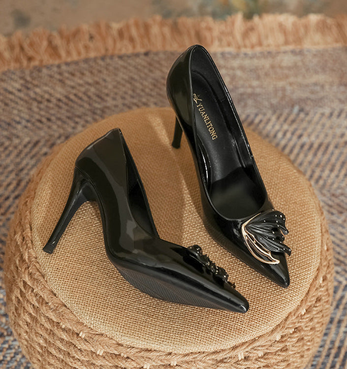 pointed-toe patent pumps with leaf embellishment – AURELIAR