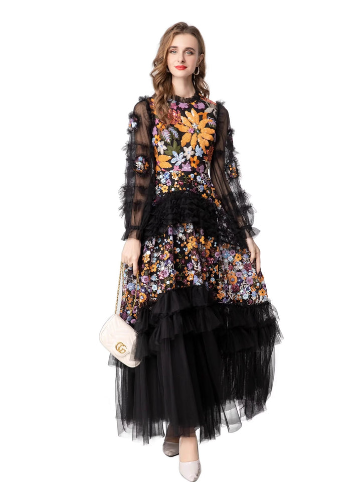 فستان مطرز بالورود مع تنورة من التول متعدد الطبقات – لافينيا