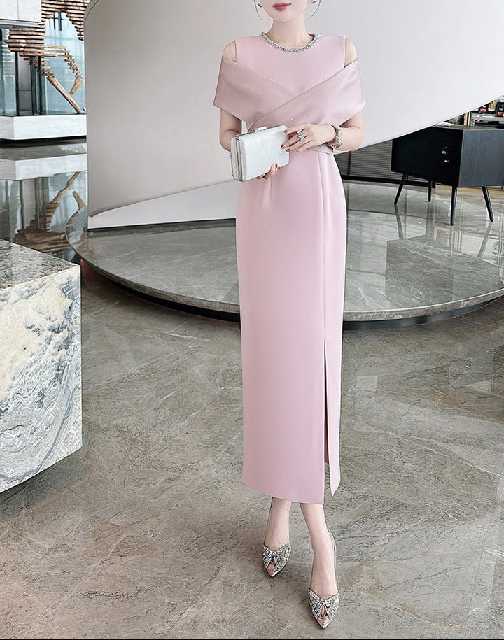 فستان عمودي مكشوف الكتفين مع درابزين من الساتان – روبينا