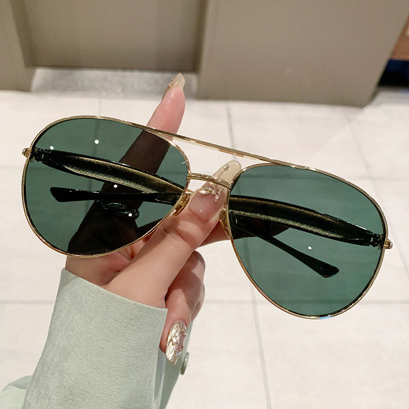 aviator sunglasses with gold metal frame - NOVAQRU