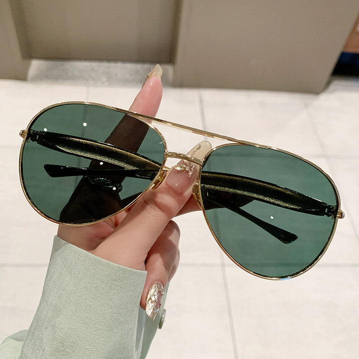 aviator sunglasses with gold metal frame - NOVAQRU