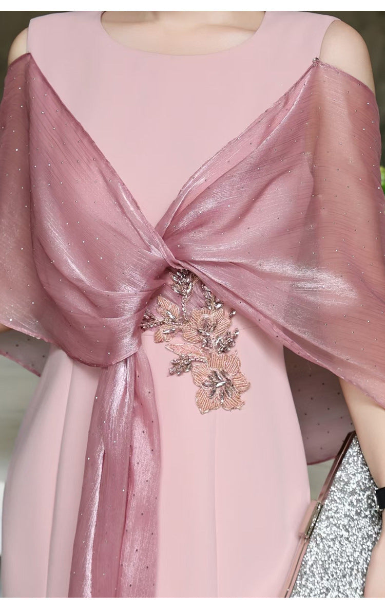 فستان مفتوح من الأمام بكتف مكشوف مع لفافة مزخرفة – روزابيلا