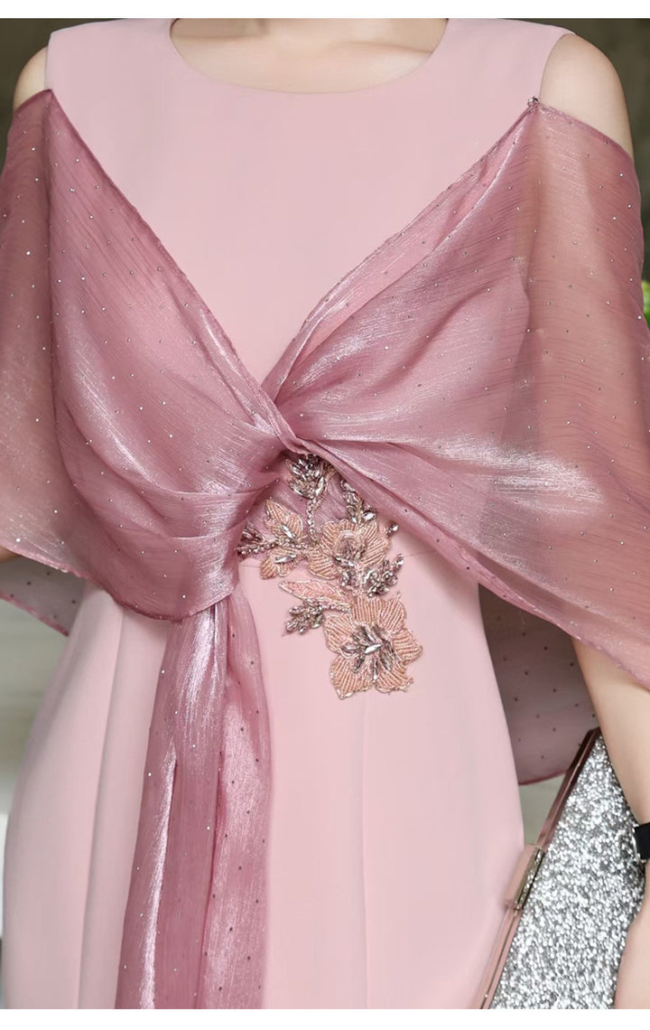 فستان مفتوح من الأمام بكتف مكشوف مع لفافة مزخرفة – روزابيلا