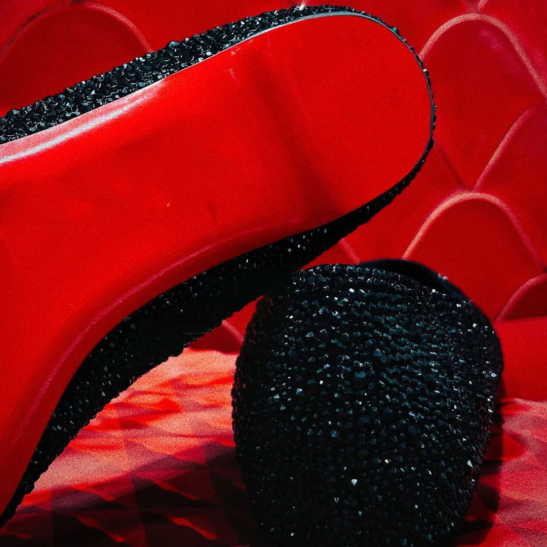 pointed-toe crystal-embellished flats – ARIAZVU