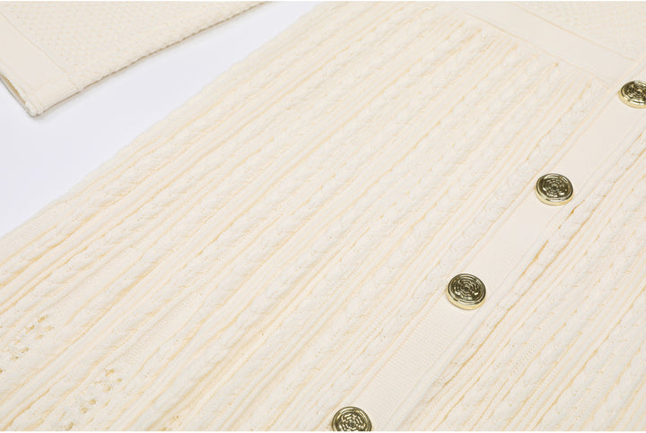 فستان محبوك بأكمام طويلة وأزرار أمامية – إلارا