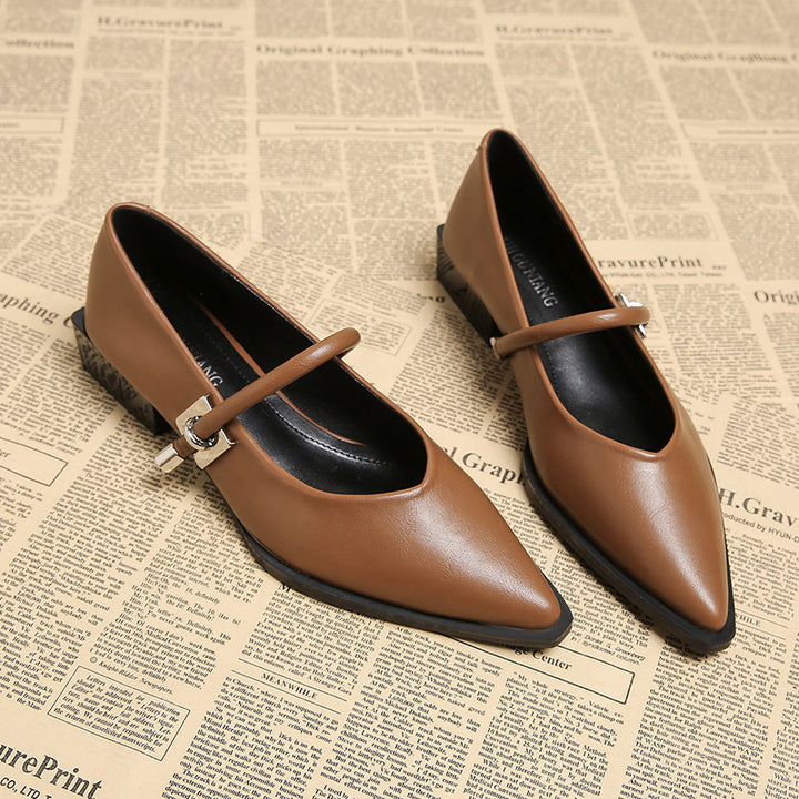 حذاء مسطح بمقدمة مدببة وحزام بإبزيم – ليكسيوني