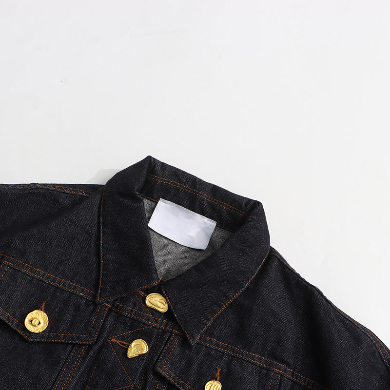 بدلة مصممة خصيصًا بأزرار ذهبية – مارون