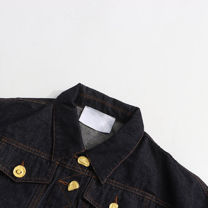 بدلة مصممة خصيصًا بأزرار ذهبية – مارون