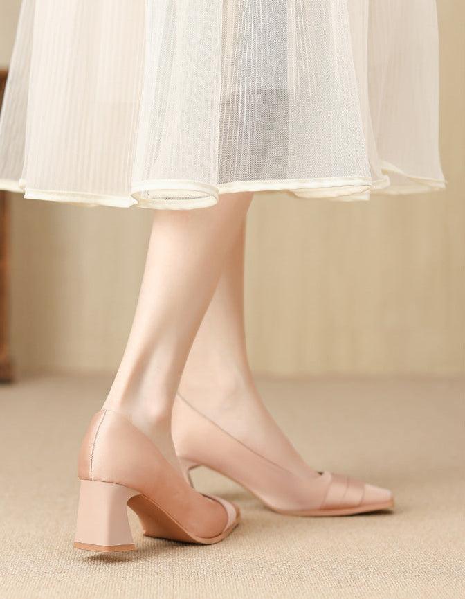 حذاء بكعب عريض مع شريط من الساتان – أريازلي
