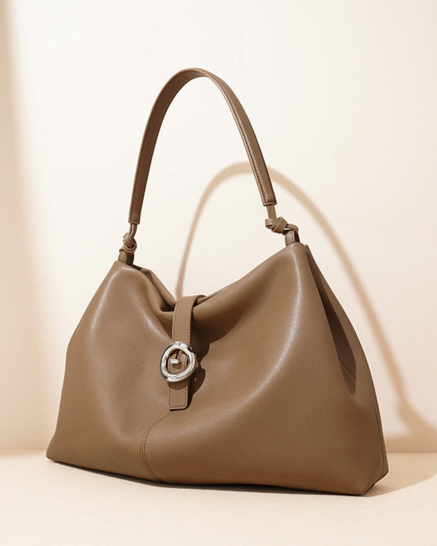 mouwloze uitlopende midi-jurk met kettingriem - CELIAV 