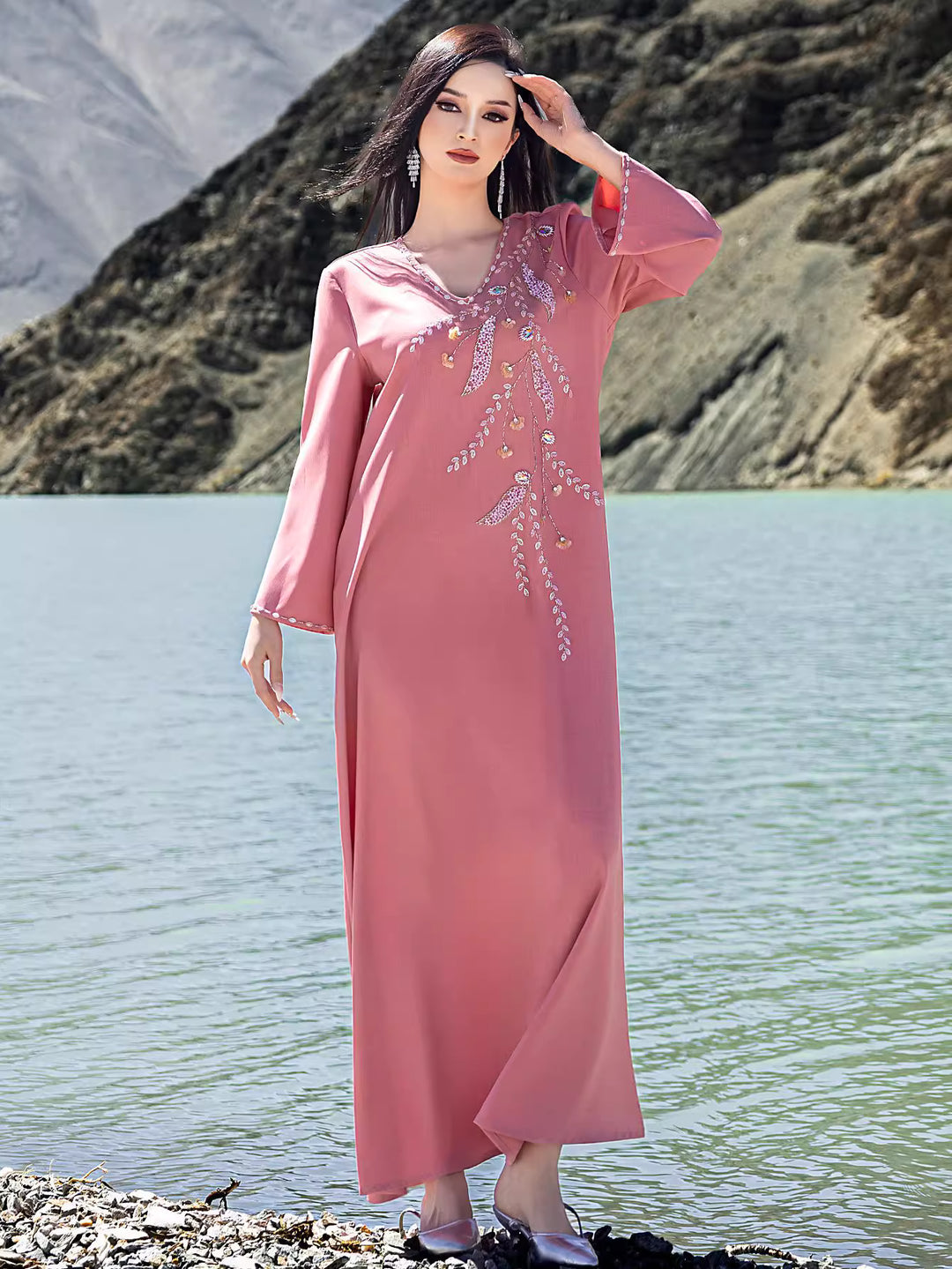 فستان عمودي بأكمام طويلة ورقبة مزينة - ليلازي