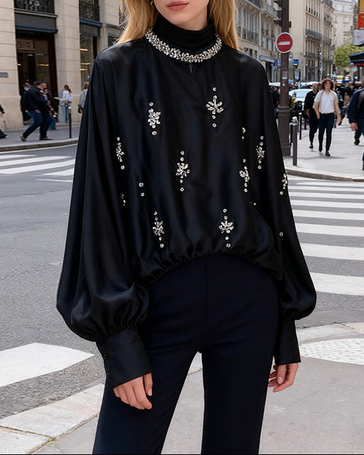 بلوزة ساتان مزخرفة بفتحة رقبة من الكريستال – سيليست