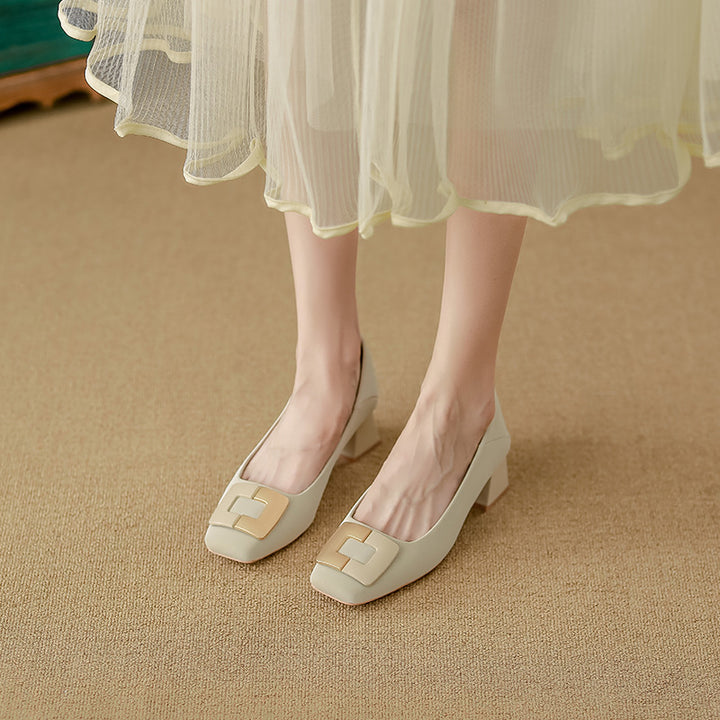 block heel pumps with square buckle detail – CLARATO