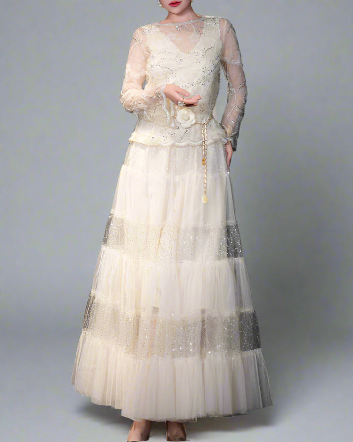 短袖中长连衣裙，配有3D花卉贴花 - BLOOMIQ 