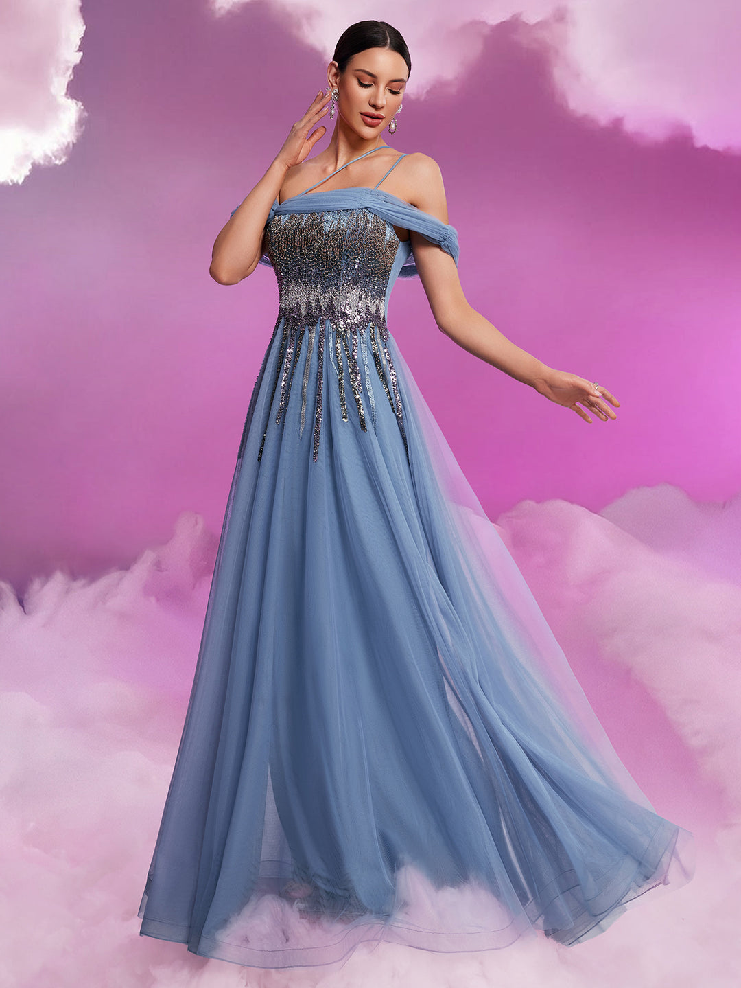 فستان تول مكشوف الكتفين مع صدّة من الترتر – سكاي ميوز