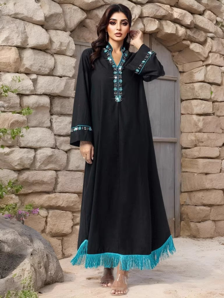 فستان ماكسي أبيض مطرز بحافة مزينة بشراشيب - أزورا