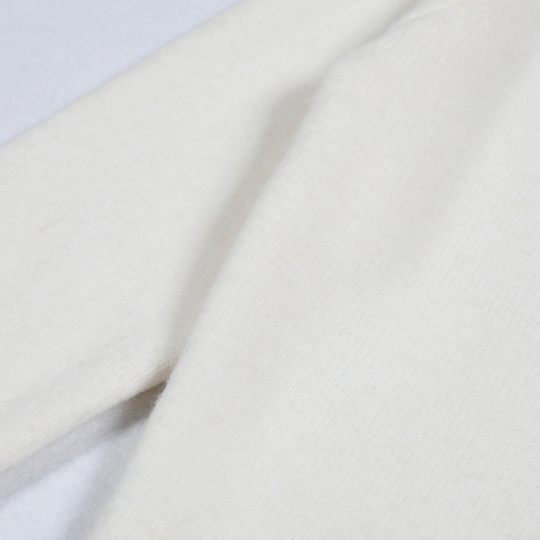 بلوزة محبوكة بأكمام طويلة وفتحة رقبة من الكريستال – دالياب