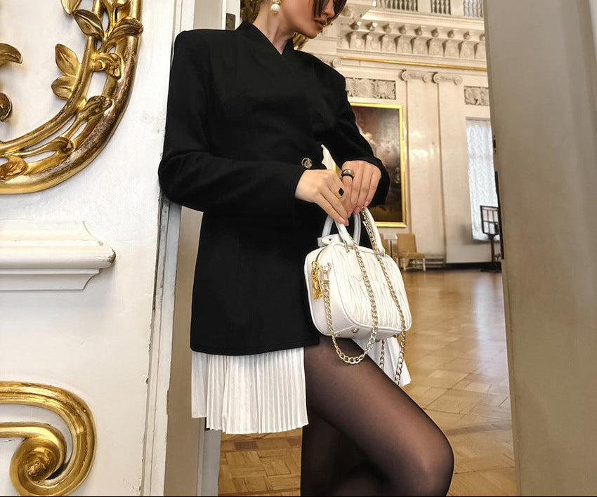 بدلة مصممة خصيصًا بأزرار ذهبية – مارون