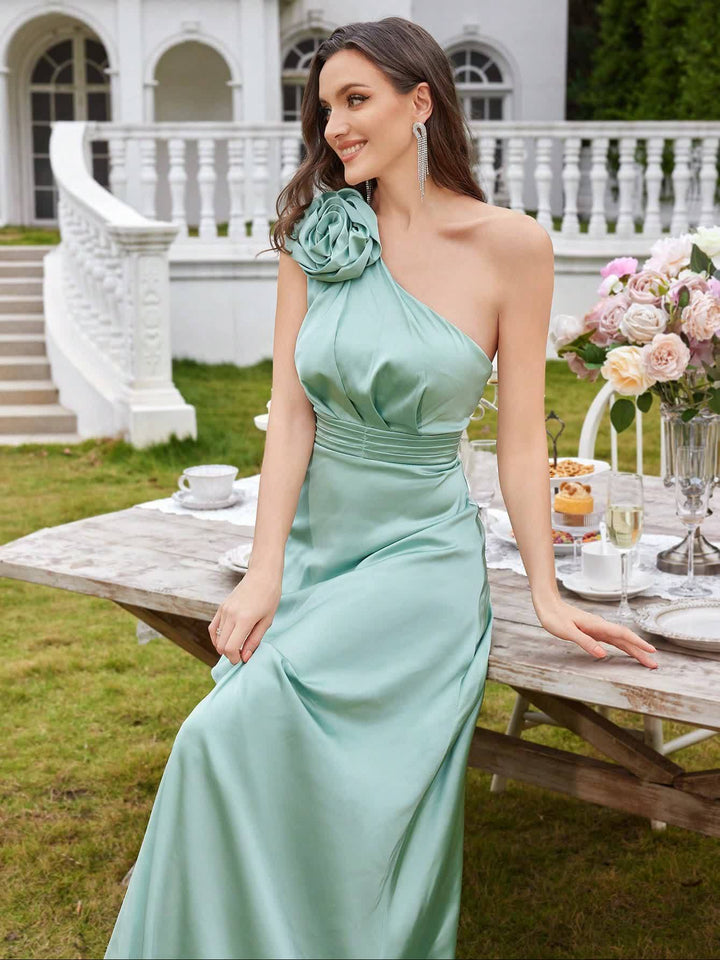 فستان بكتف واحد وتفاصيل زهرية – الصفاء