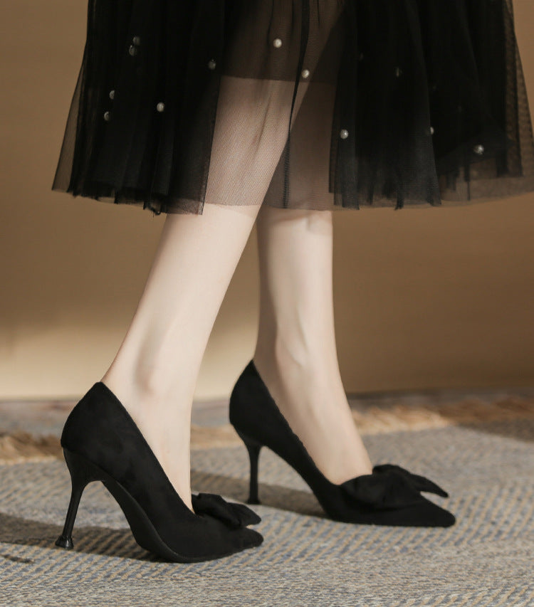 pointed-toe pumps with oversized bow – ADELLEXU