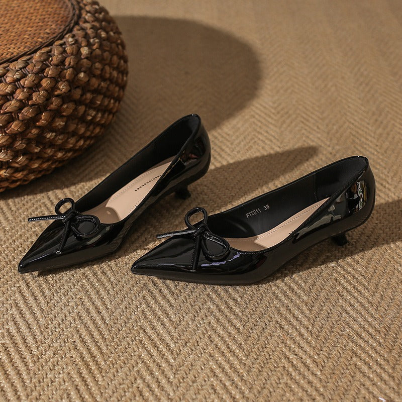 patent pointed-toe pumps with bow detail - AURADLY