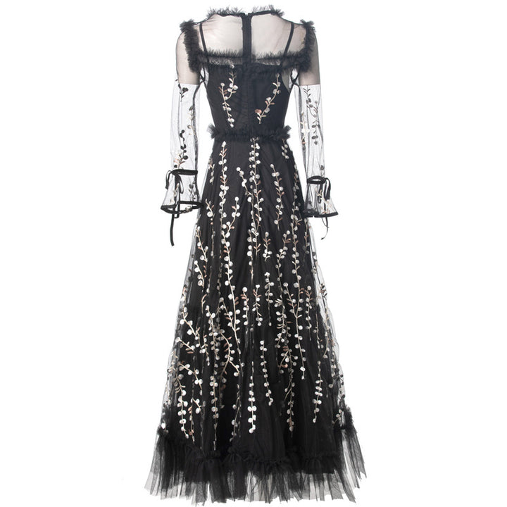 فستان تول مطرز بأكمام شفافة – نوير