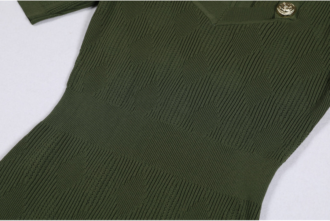 فستان متوسط ​​الطول محبوك بأكمام قصيرة وأزرار ذهبية – أورارلي