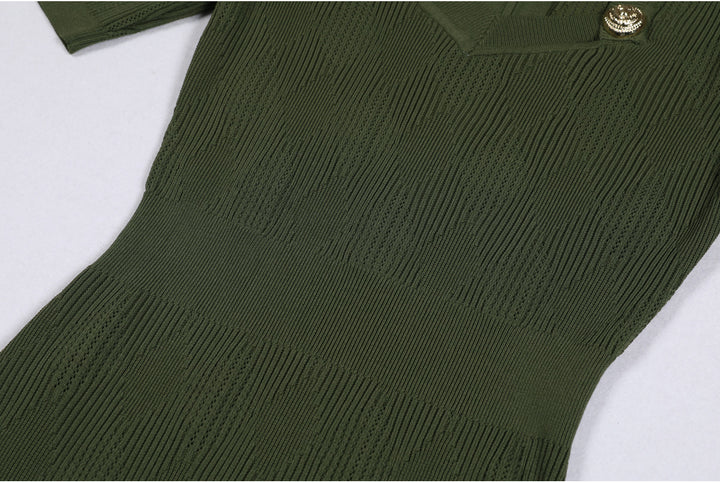 فستان متوسط ​​الطول محبوك بأكمام قصيرة وأزرار ذهبية – أورارلي