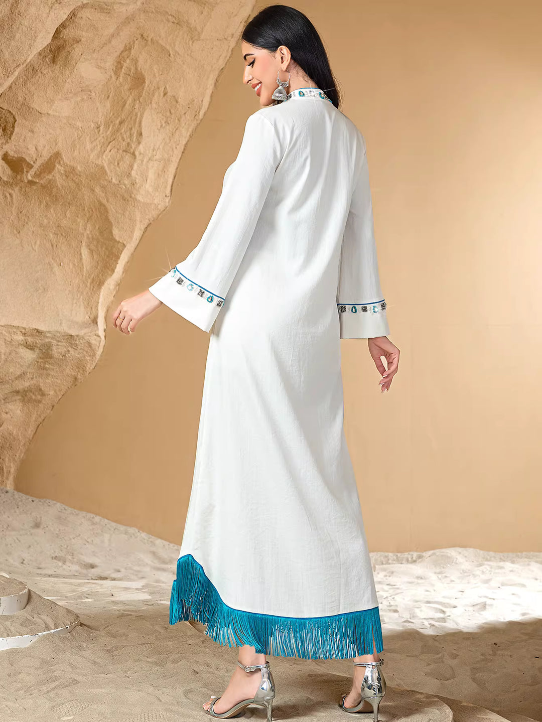 فستان ماكسي أبيض مطرز بحافة مزينة بشراشيب - أزورا