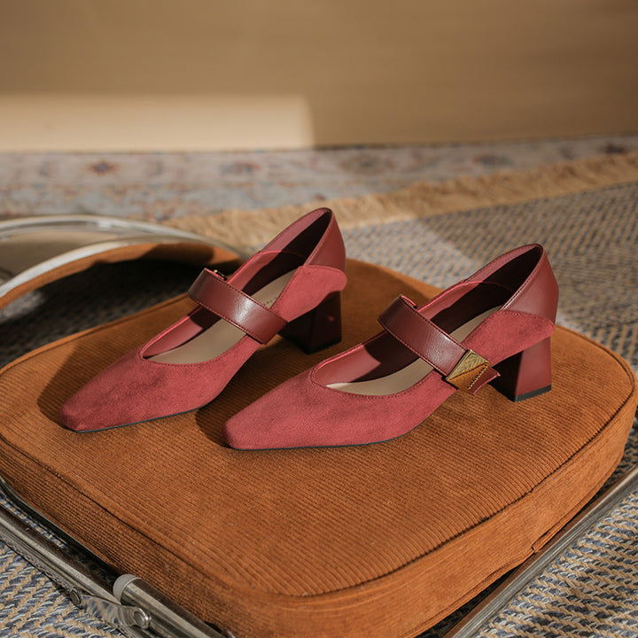 block heel pumps with suede finish and strap detail – AMARAQLU