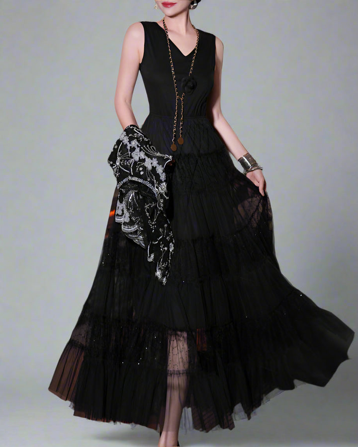 短袖中长连衣裙，配有3D花卉贴花 - BLOOMIQ 