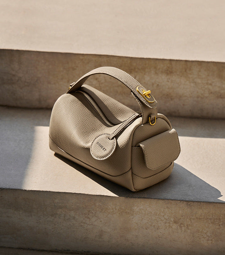 geweven rieten draagtas met dubbele leren handvatten – LÉONIE 