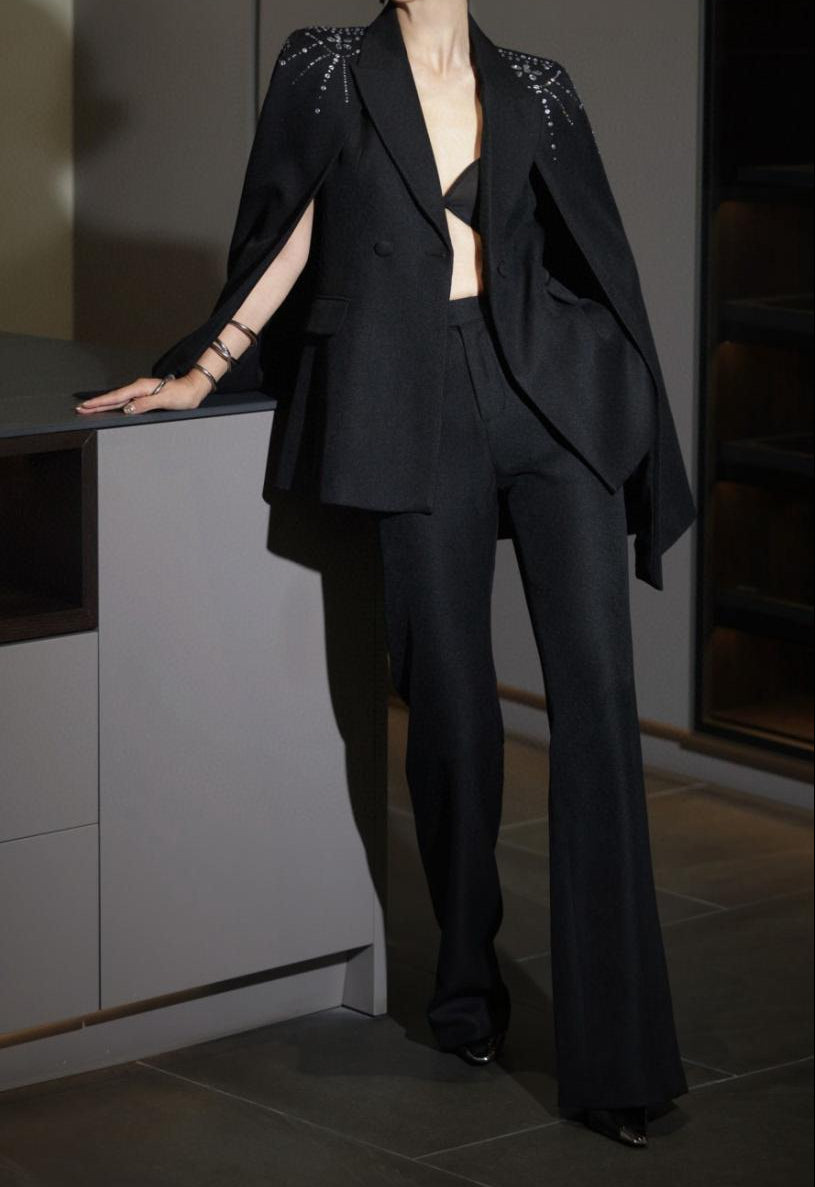 طقم بدلة مصممة بكتف مكشوف - فيرا