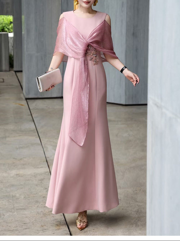 فستان مفتوح من الأمام بكتف مكشوف مع لفافة مزخرفة – روزابيلا