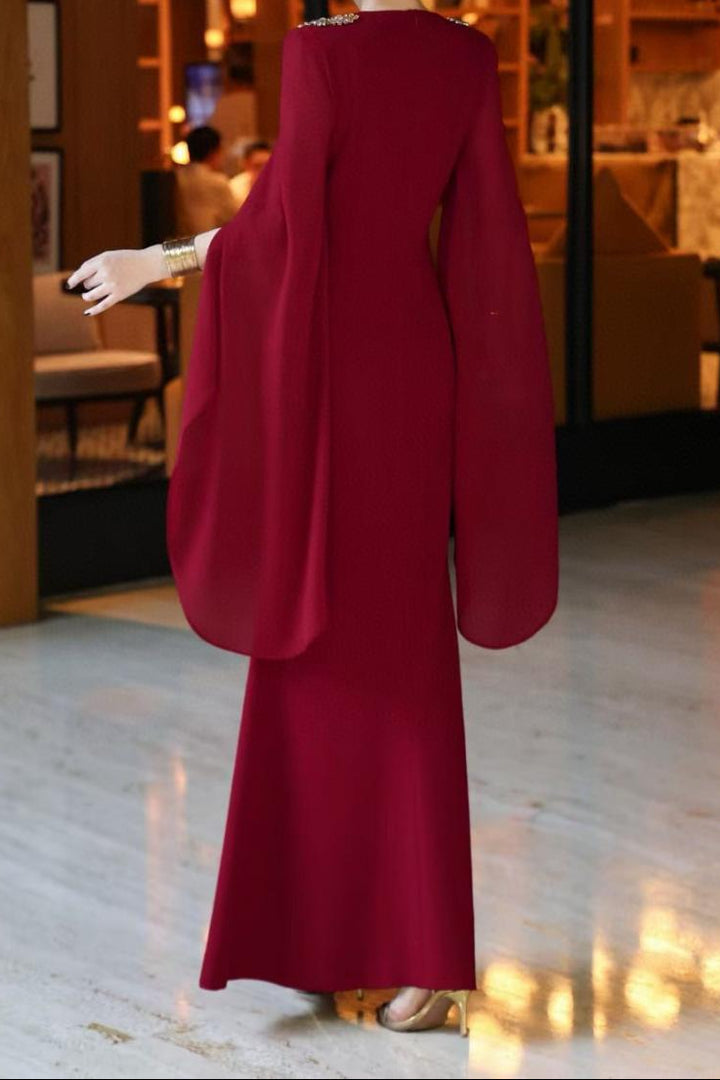 فستان حورية البحر بأكمام كاب وأكتاف مزينة – روزابيل