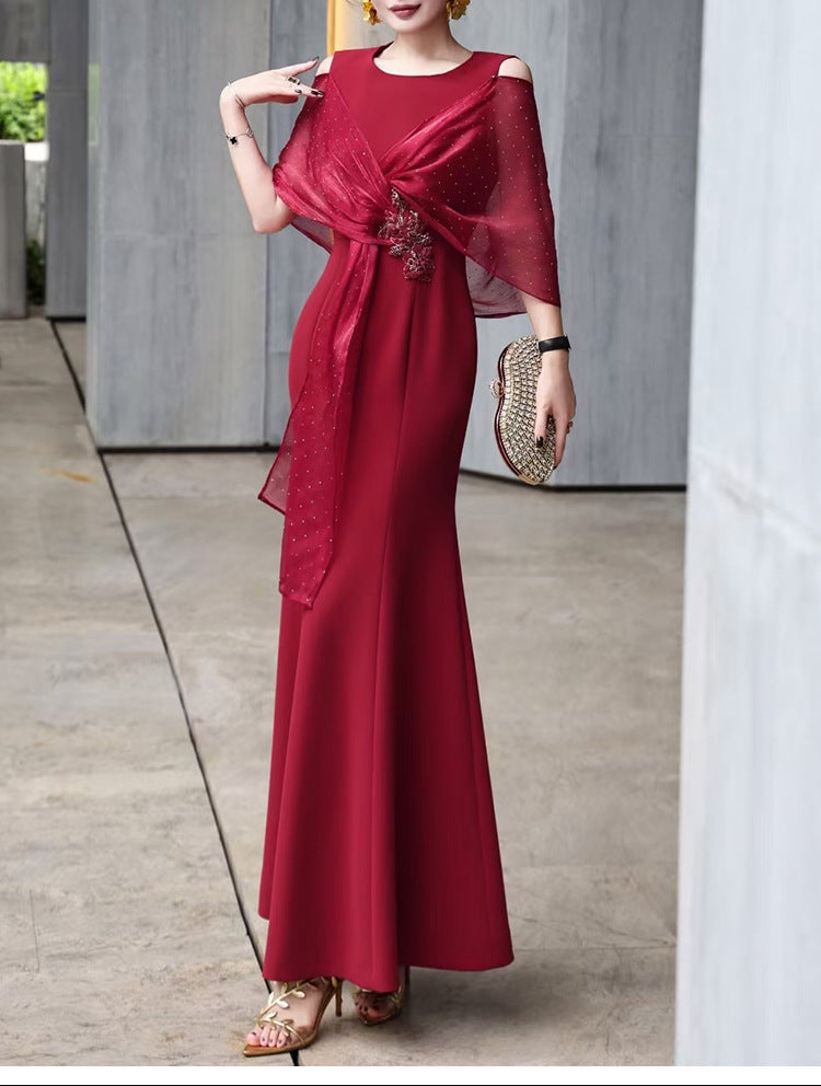 فستان مفتوح من الأمام بكتف مكشوف مع لفافة مزخرفة – روزابيلا