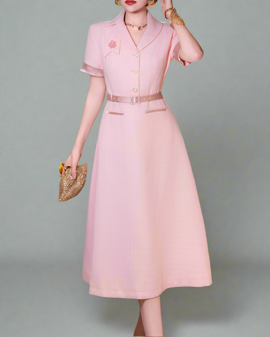 短袖中长连衣裙，配有3D花卉贴花 - BLOOMIQ 