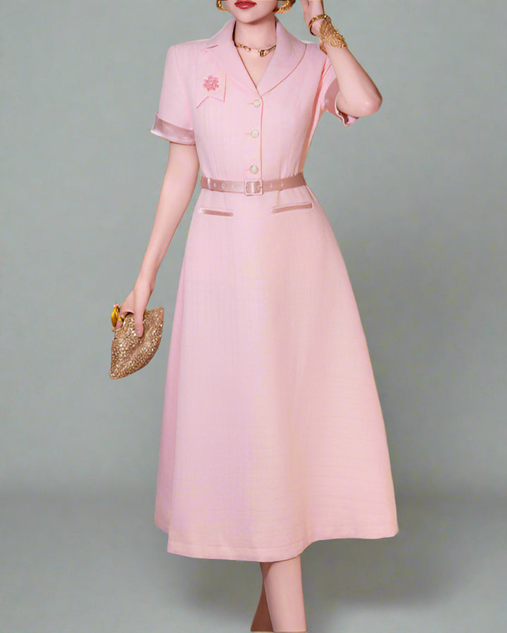 短袖中长连衣裙，配有3D花卉贴花 - BLOOMIQ 