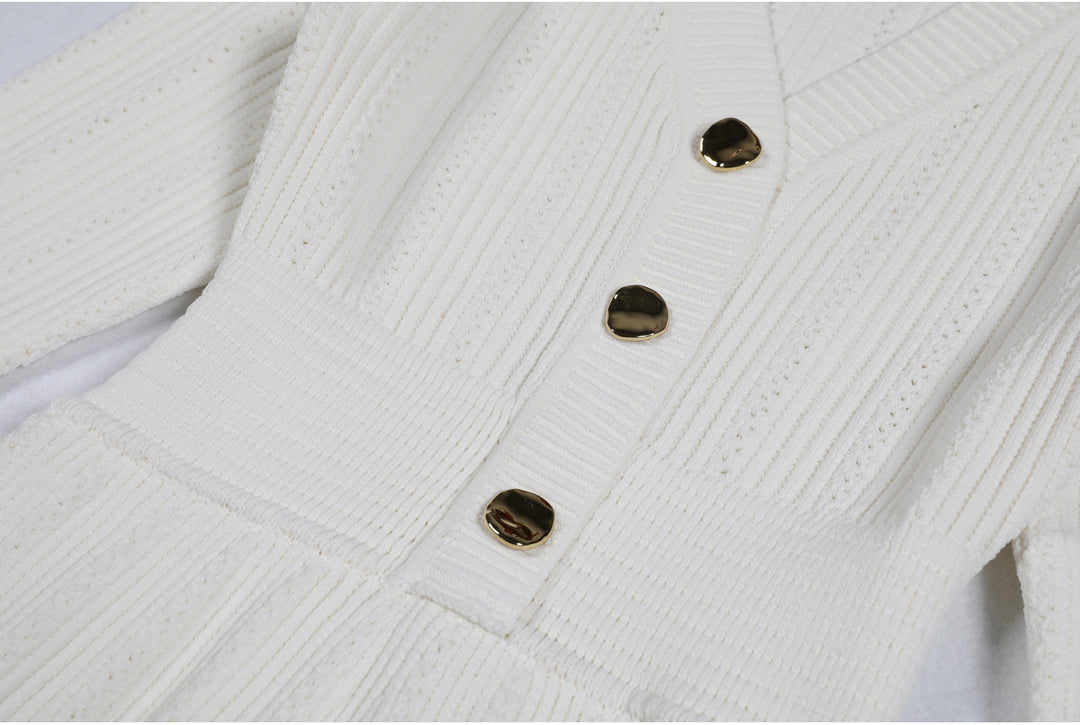 فستان حورية البحر محبوك بأكمام طويلة ورقبة على شكل حرف V بأزرار – إلاراني