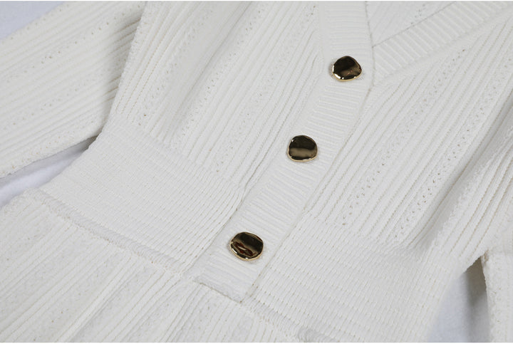 فستان حورية البحر محبوك بأكمام طويلة ورقبة على شكل حرف V بأزرار – إلاراني