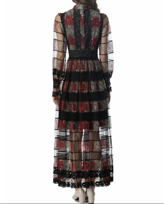 فستان ماكسي شفاف بأجزاء من الدانتيل وخطوط مطرزة – فيفيانا